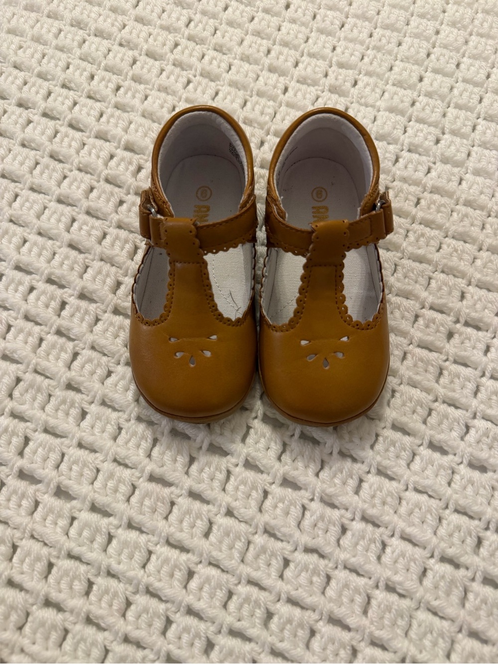 Girls’ Classic Dottie Scalloped L’Amour Angel Baby T-Strap Mary Jane Shoes - Tan